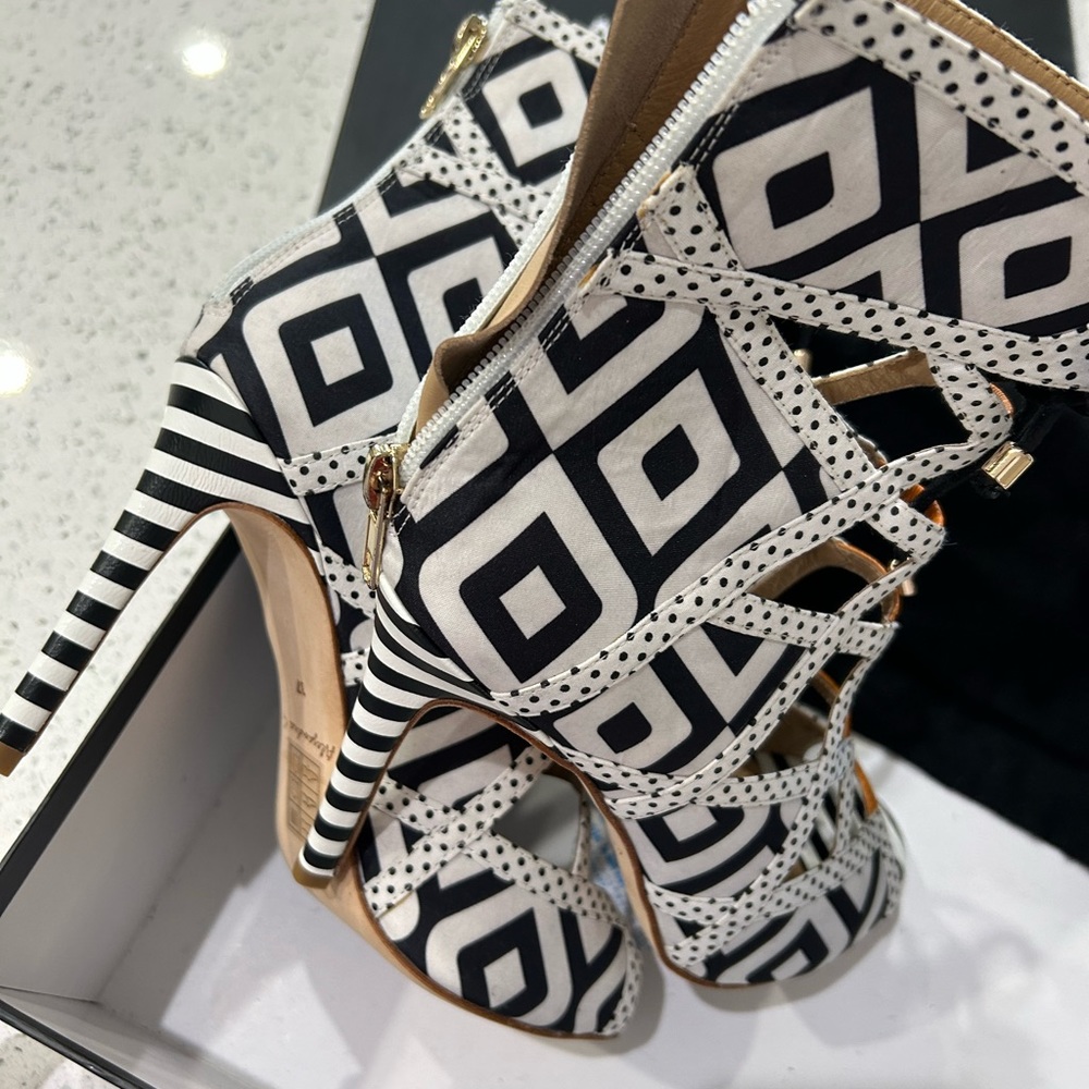 ⬇️PRICE 💐 Alejandra G - Black and White Bootie Heel - Size 37 - Picture 2 of 12